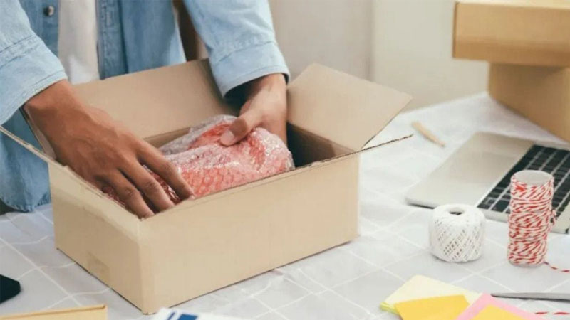 Tất tần tật về dịch vụ gửi bưu phẩm đi Mỹ năm 2026