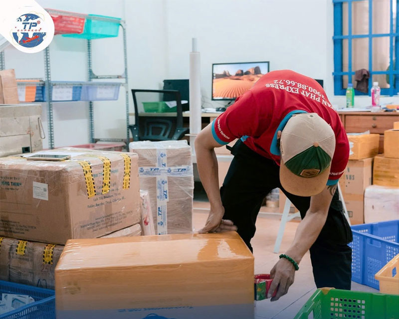 Đóng kín và gia cố thùng carton